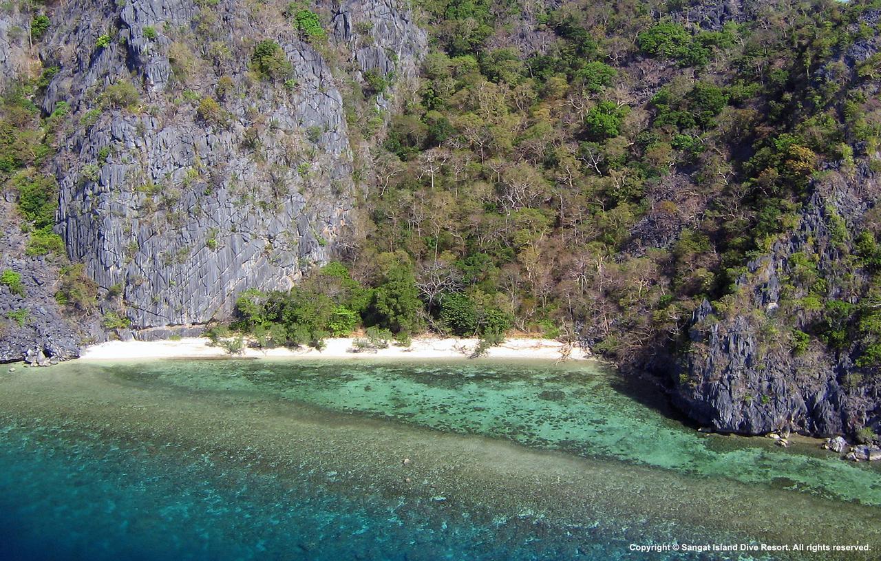 Sangat Island Dive Resort Coron Exterior photo